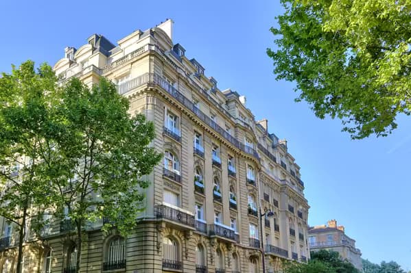 A vendre - Cabinet Médical d’Exception à Proximité du Champ de Mars