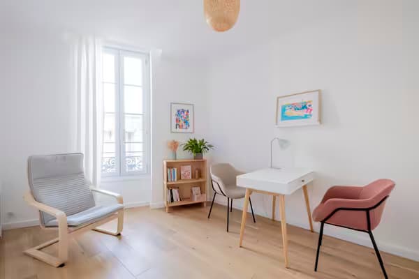 Location d'une pièce de consultation dans un cabinet meublé, bordeaux centre