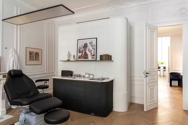 À VENDRE - LOCAL D’EXCEPTION POUR PROFESSION MÉDICALE ESTHÉTIQUE - Paris 16ème