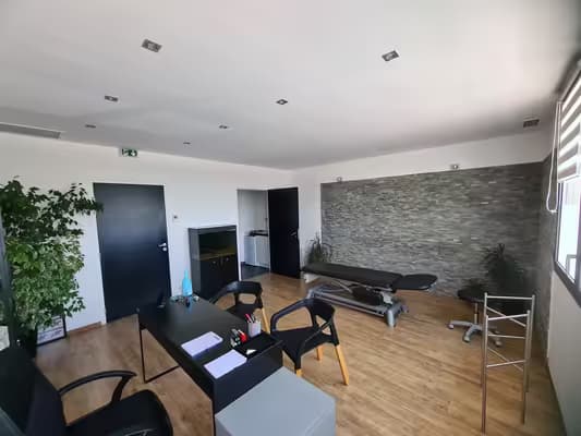 Local 40m² option parking privé 880€