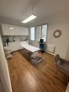 Location d une salle de consultation de 15 m2 lumineuse au sein d  un cabinet médical refait à neuf. nous rech