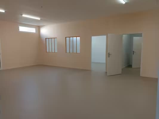 Location bâtiment indépendant 177 m²