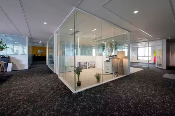 Plateaux ERP 330m² de bureaux neufs indépendants