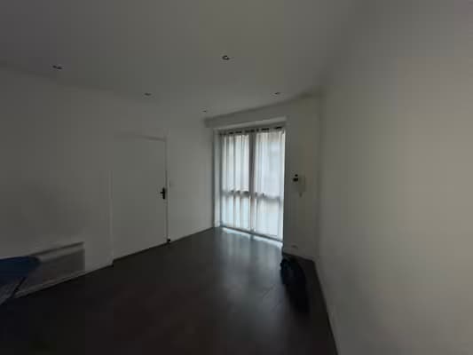 A vendre : cabinet médical / local commercial paris 12ieme en rez-de-chaussée – métro à 2 min à pied