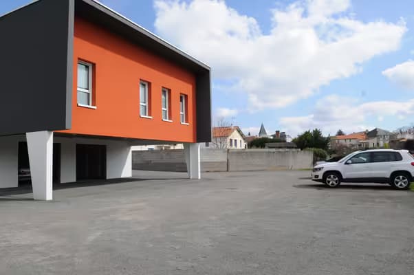 Local professionnel 100m2 mareuil sur lay