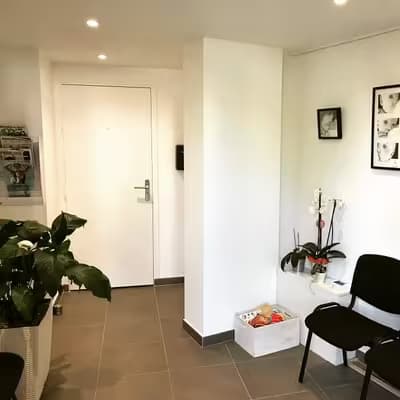 Salle de consultation dans cabinet pluri-disciplinaire à suresnes