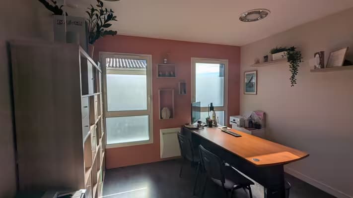 Bureaux dans pôle professionnel