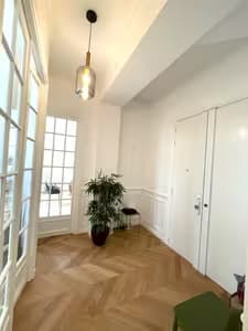 A vendre - Local professionnel 90 m² - Immeuble haussmannien - Paris 15e proche av. de Breteuil
