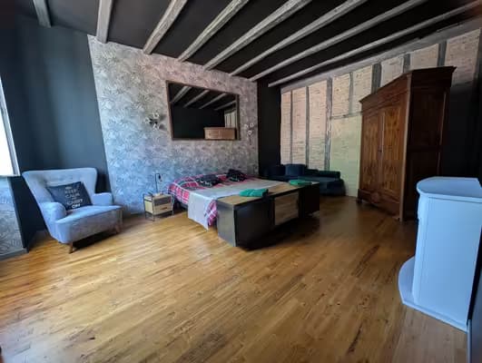 Demeure xiie siècle rénovée – vue château de verteuil – local indépendant.