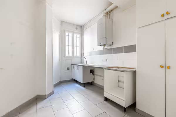 Paris 4e – Très belle surface pour professions libérales au cœur du quartier Arsenal.