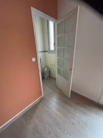 Disponible immediatement local professionnel de 20m2  bail précaire réglementaire