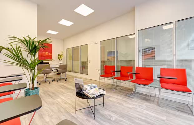 PARIS 17ᵉ – CABINET MÉDICAL / PARAMÉDICAL – 177,01 m² – RÉNOVÉ – PMR – PEREIRE