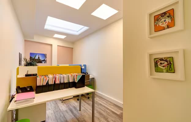 PARIS 17ᵉ – CABINET MÉDICAL / PARAMÉDICAL – 177,01 m² – RÉNOVÉ – PMR – PEREIRE