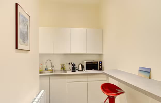 PARIS 17ᵉ – CABINET MÉDICAL / PARAMÉDICAL – 177,01 m² – RÉNOVÉ – PMR – PEREIRE