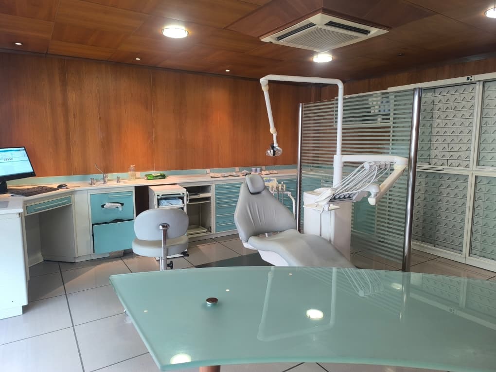 VENDS MURS aménagés pour la PRATIQUE DENTAIRE